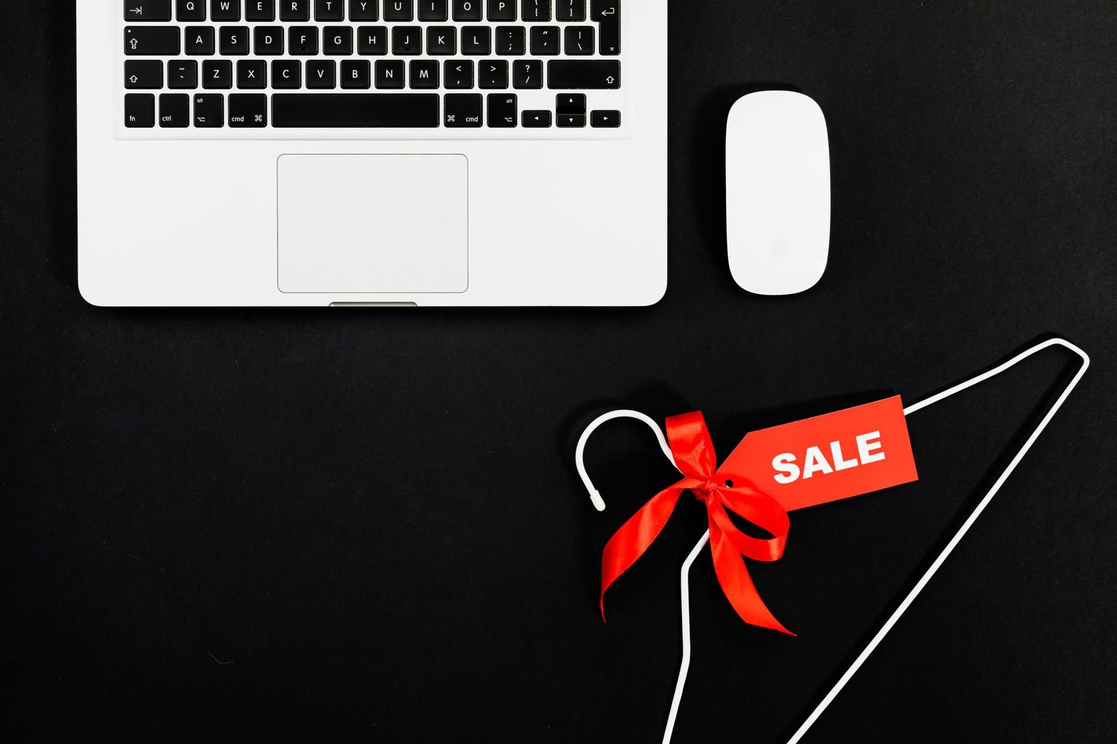 Notebook mostrando oferta de Black Friday em uma loja online