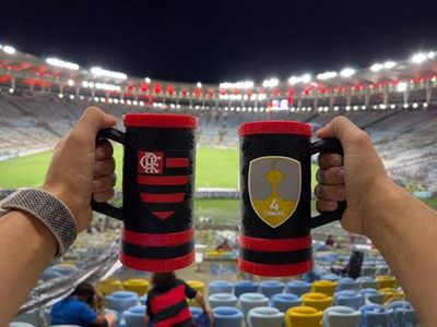 Preview do modelo 3D Flamengo Com Alça Porta Lata